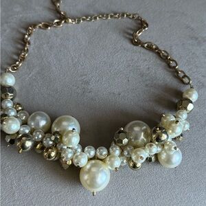Elegant Pearl and Gold Necklace